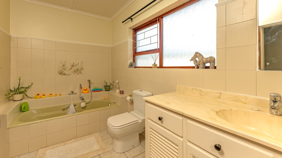5 Bedroom Property for Sale in Bredasdorp Western Cape